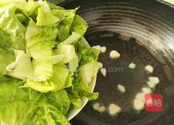 Illustration of how to make sweet and sour lettuce 9