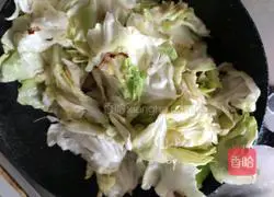 Illustration of how to make hand-shredded cabbage 2