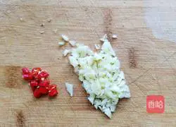 Illustration of how to make cold cucumber and dried beans 2