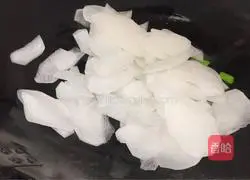 Illustration of how to make stir-fried white radish slices 5