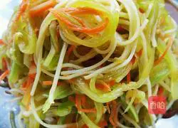 Illustration of how to make shredded bamboo shoots in cold salad 5