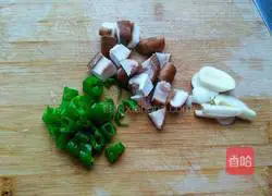 Illustration of how to make fried diced lotus root 3