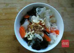 Illustration of how to mix cucumber with ears 8