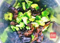 Illustration of how to make cold fungus and broccoli 12