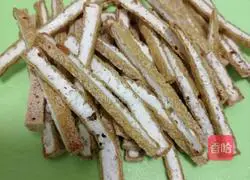 Illustration of how to make fried zucchini and shredded beans 2