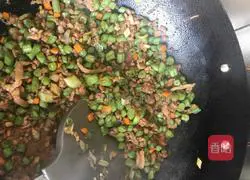 Illustration of how to make fried beans and meat 6