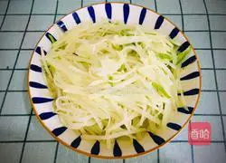 Illustration of how to make green pepper and potato shreds 8