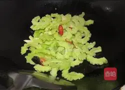 Illustration of how to stir-fry bitter melon 6