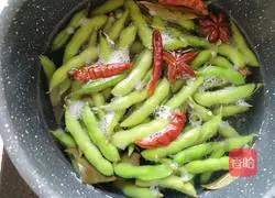 Illustration of how to make garlic edamame 3