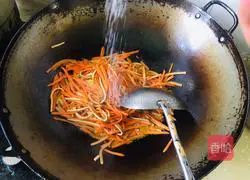 Illustration of how to make fried tofu with shredded carrots 9