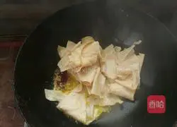 Illustration of how to make fried bean tendons with Chinese cabbage 3
