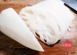 Illustration of how to make spicy and sour lotus root strips 2