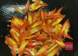 Illustration of how to make stir-fried carrot and potato slices 5