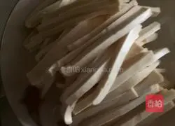 Illustration of how to make fried dried tofu with green pepper 1