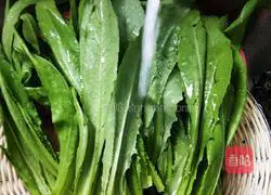 Illustration of how to make stir-fried lettuce 2