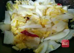 Illustration of how to make spicy and sour Chinese cabbage 13