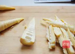Illustration of how to make spring bamboo shoots in sauce 4