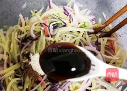 Illustration of how to make spiced potato shreds 18