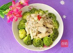 Illustration of how to stir-fry broccoli with oyster mushrooms 12