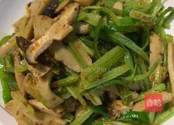Stir-fry celery with spicy gluten Practice illustration 6