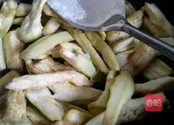 Illustration of how to stir-fry eggplant 5