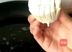 Illustration of how to make chrysanthemum and oyster mushrooms in tomato juice 6