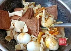 Illustration of how to make braised dried beans 11