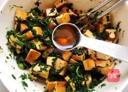 Illustration of how to mix shepherd's purse with dried fragrant 11