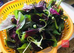 Illustration of how to make stir-fried red amaranth 1
