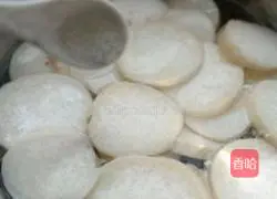 Sprinkle with scallion oil Illustration of how to make King Oyster Mushroom 2