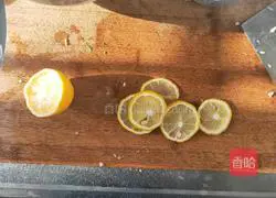 Illustration of how to make lemon boneless chicken feet 6