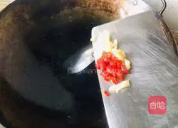 Illustration of how to make fried vermicelli with pickled cabbage 3