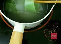 Colorful Illustration of how to make enoki mushroom rolls 5