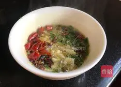 Illustration of how to make dried shrimps mixed with celery 6