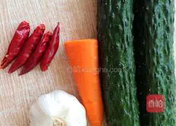 Illustration of how to make garlic cucumber 1 