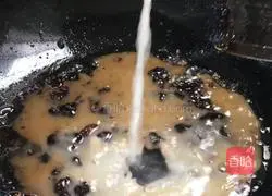 Illustration of how to pour tofu skin with sauce 8