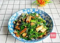 Illustration of how to make stir-fried dried beans with leeks 5