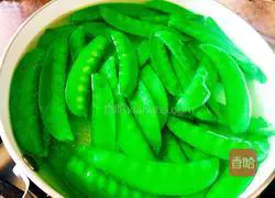 Illustration of how to make garlic snow peas 4