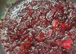 Illustration of how to make bayberry sauce 3