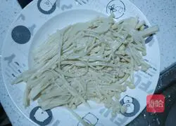 Illustration of how to make enoki mushrooms in oil 2