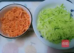 Illustration of how to make shredded vegetable radish meatballs 1 