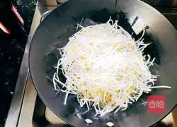 Illustration of how to make fried mung bean sprouts 3