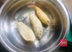 Illustration of how to make sweet potato balls 1