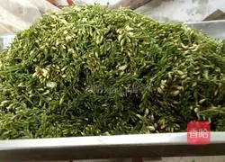 Illustration of how to steam locust flowers 1