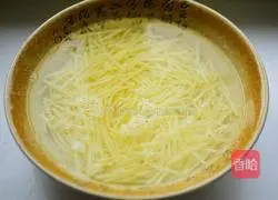 Illustration of how to make pepper-fried shredded potatoes 2