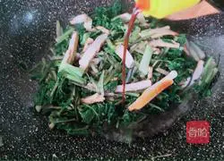 Illustration of how to stir-fry wild celery with shredded tofu 7