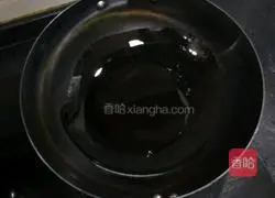 Illustration of how to stir-fry three shredded silkworms 2