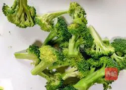 Illustration of how to make crispy broccoli 8