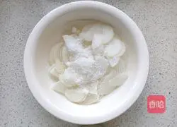 Illustration of how to make spicy and sour radish slices 3