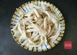 Illustration of how to stir-fry oyster mushrooms 3